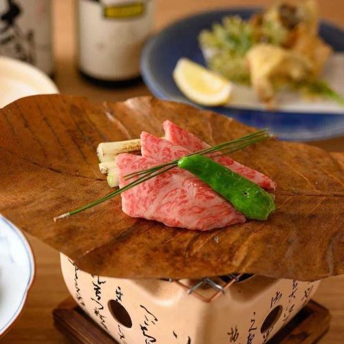 我们当然以新鲜捕捞的鱼类为傲，但我们也强烈推荐使用和牛烹制的菜肴……