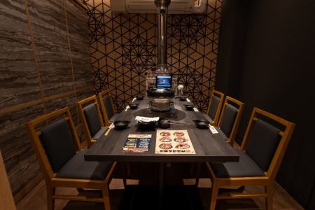 最大12名様までの個室もご用意できます。（6名様個室を2部屋連結することが可能）