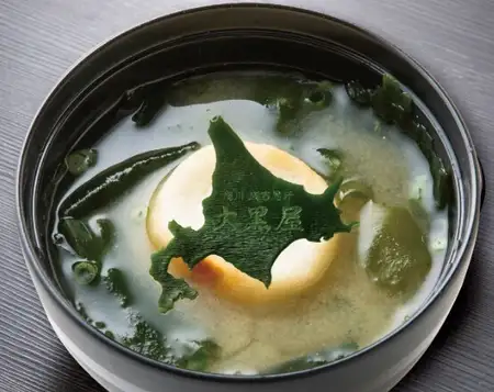 味噌汁（北海道産根昆布だし使用）