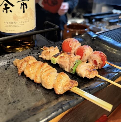 酒吧 x 炭火烤鸡肉串 ◎