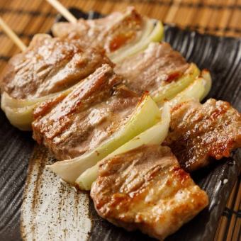 营业至24:00◎含当日肉串和7道菜品的严选肉类套餐以及3小时无限畅饮4,000日元⇒3,000日元