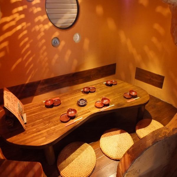 【OK for up to 8 people Osaki Half single room】 From 4 to 8 people OK! Relaxingly relaxing private room where you can extend your feet.A semi-private room feels warmth of trees is a popular seat.Early booking is recommended!