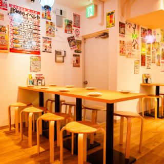 【サク飲みに】少人数で和気あいあいとお料理とお酒を楽しめるテーブル席！駅近なのでフラッと気軽にお立ち寄りください♪