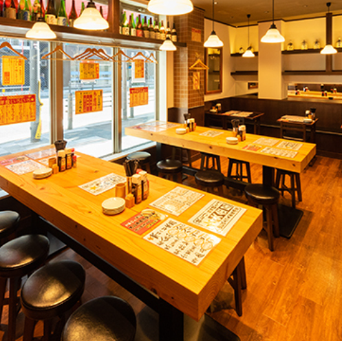 Conveniently located just a 3-minute walk from Kamata Station, this izakaya has a lively interior filled with the charm of the Showa era.It's guaranteed you'll have lots of smiles and a great time!