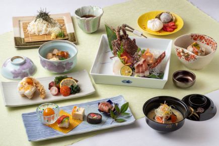 お一人に伊勢海老の姿盛りが１尾付いた贅沢会席12000円(+税)　こちらのコースには飲み放題はございません。