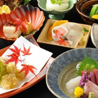 豪華懷石料理12,000日圓（含稅）每人1隻伊勢龍蝦本套餐不包含無限暢飲。