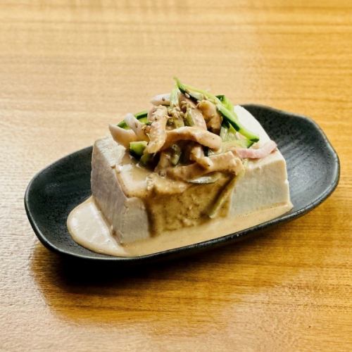 Unusual cold tofu Matsusaka pork stick chicken style