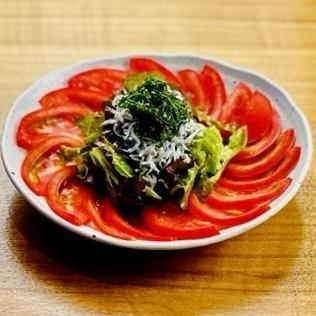 Tomato salad with chopped onions, shiso shirasu, onion dressing
