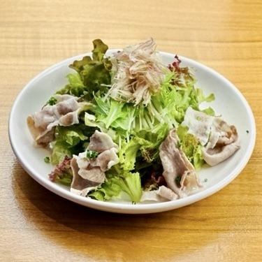 生薑松阪豬肉冷涮沙拉，濃鬱芝麻醬