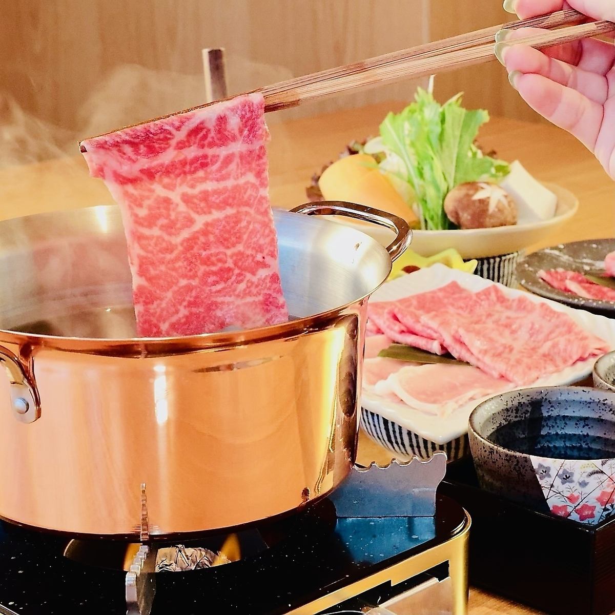 You can enjoy the fine marbling, soft meat quality, rich sweetness and elegant aroma of Matsusaka beef.