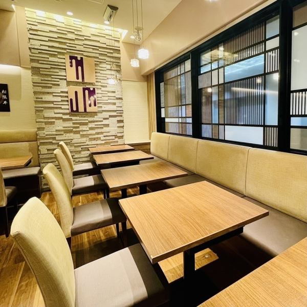 We have table seats that can comfortably accommodate a small group of 4 or less, as well as seats and private rooms that can seat up to 15 people, so you can enjoy hot pot in a relaxed atmosphere.We will prepare a special pot for each person, so you can spend your time without worrying about using the same pot.
