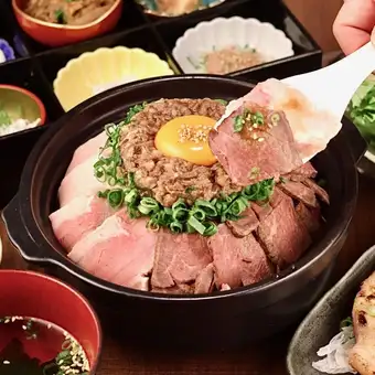 【季節限定】2H飲み放題付き 黒毛和牛＆松阪ポーク相盛り『肉土鍋飯』コース 5,000円