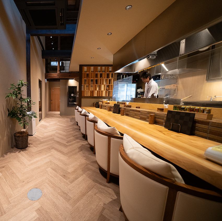 外観も内観もまさに大人の隠れ家！グルメな大人にぴったりのお店