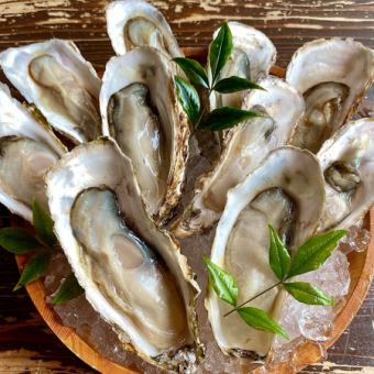 Raw oysters with shell (1 piece)