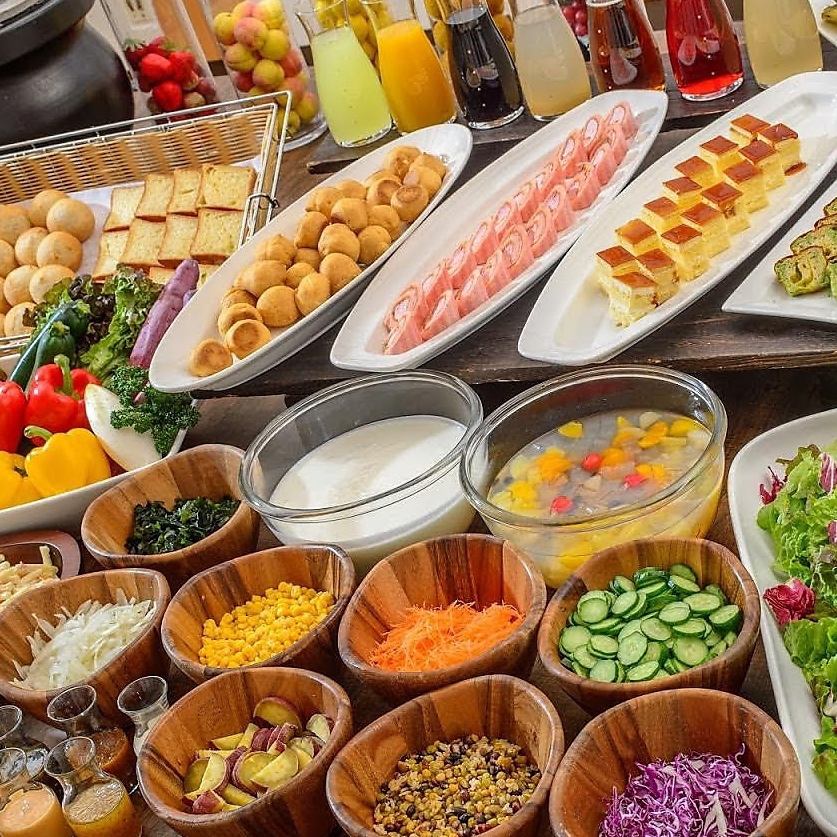 季節限定料理と食べ放題デザートが魅力！人気のランチビュッフェ