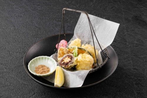 佐渡産マフグの白子と季節野菜の天ぷら