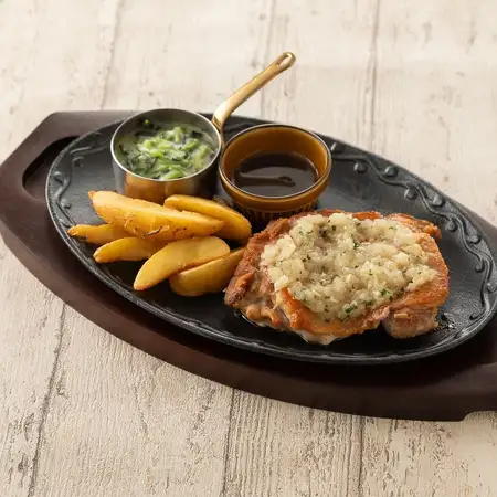 Crispy-skinned chicken steak!