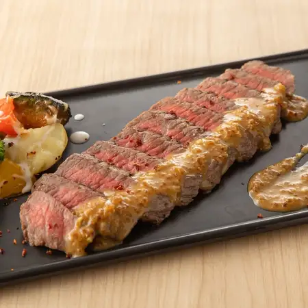 黒毛和牛 赤身肉のステーキ