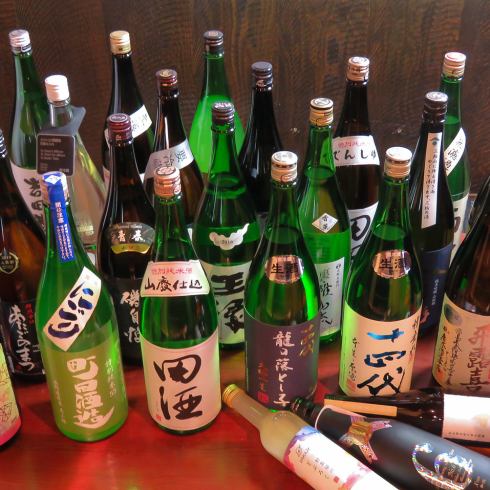 我们提供各种各样的清酒！我们出售许多非常适合日本料理的著名清酒。