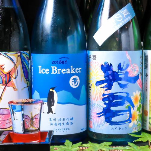 店主が厳選した日本酒を楽しむ…好みのお酒を見つけよう