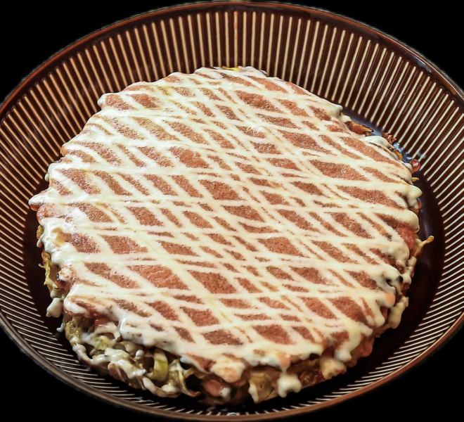 There are plenty of dishes that are popular with women! Okonomiyaki with mochi mentaiko and cheese♪