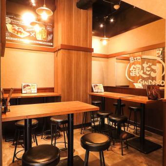 店内は広々テーブル58席、カウンター3席の全61席ご用意◎