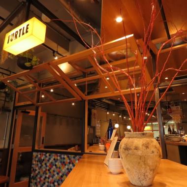 おひとり様も大歓迎!カウンターのお席と、立ち飲みのお席がございます。