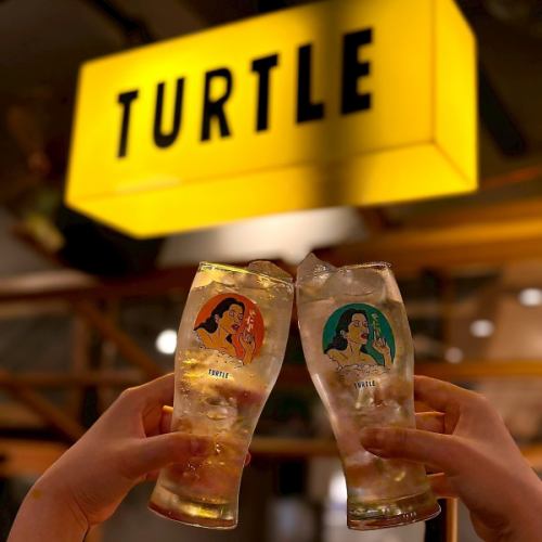 【個性派揃いのメニュー×タートルオリジナル焼酎】お酒が止まらなくなること間違いなし!
