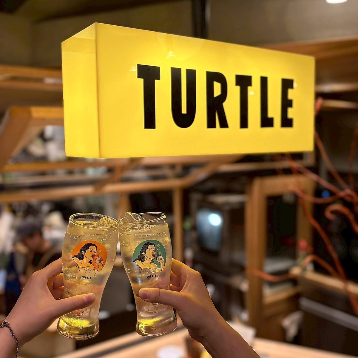 渋谷の騒音から離れ。少しレトロな店内とテラス席は心地よい空間