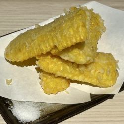 甘さ引き立つとうもろこしの天ぷら