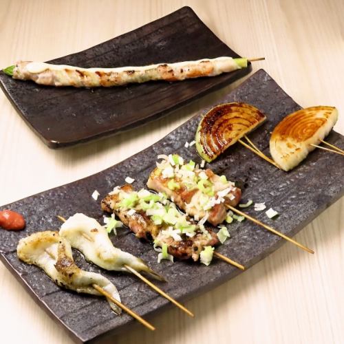 熱々の鉄板で焼かれる串料理に舌鼓を打つ！当店自慢のこだわりの串料理と旬の逸品料理をご堪能ください。
