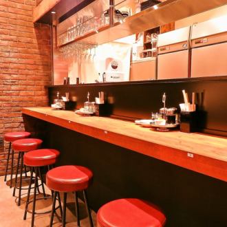 [One person is welcome♪] We also have counter seats that are easy to use for one person to drink on the way home from work♪