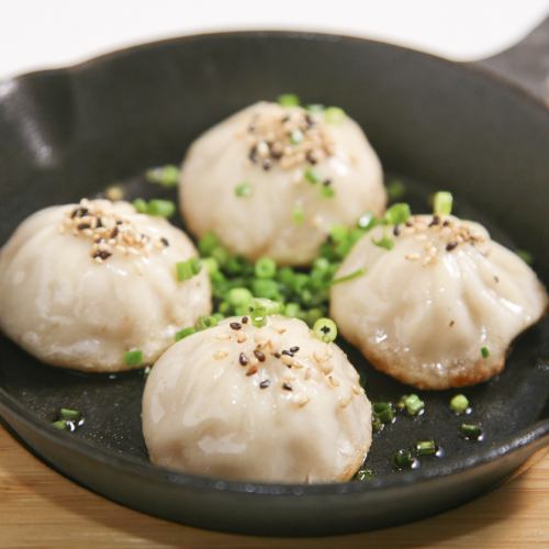 Iron plate! Baked Xiaolongbao (four pieces)