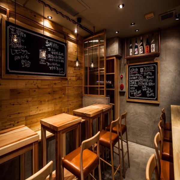 【デザイナー空間】三宮駅近で男性・女性・カップルでもゆったり寛げるサク飲み空間♪本当に美味しい料理・お酒をデザイナーズ空間で…。