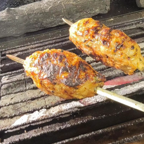 炭火でじっくり焼き上げる