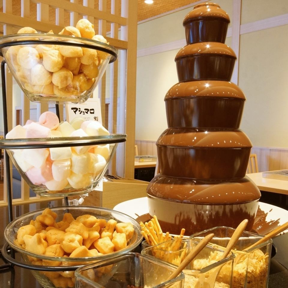Chocolate fountain popular with women and children !! All-you-can-eat dessert