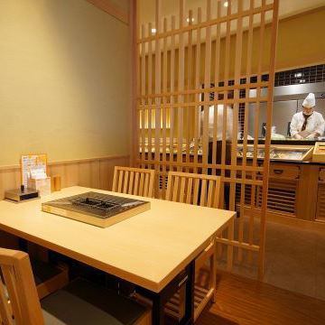 【Tennouji NEWOPEN】可以放鬆和平靜的桌椅。因為在座位傳單中煎烤串很有趣！