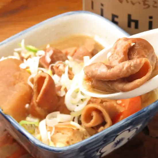 新鮮なもつをじっくり煮込んだこれぞ王道！なもつ煮込みです