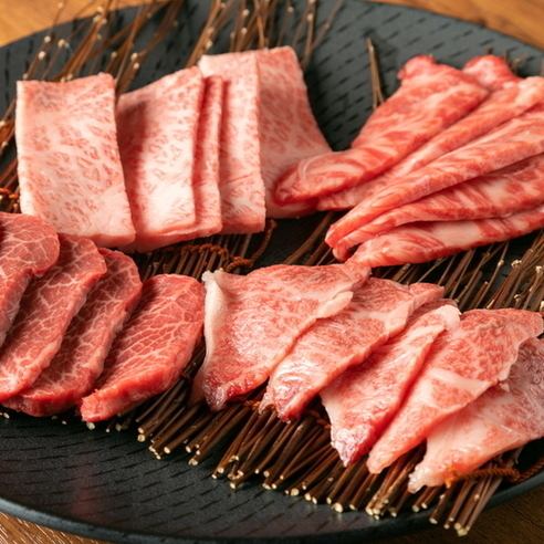 Please enjoy Kuroge Wagyu beef from Kyoto, which is carefully selected.