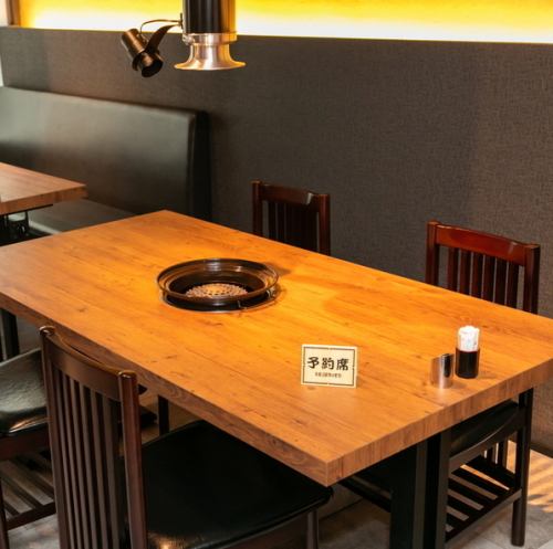 Table seating for up to 4 people