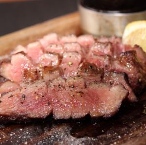 日替わりグリルステーキは店内黒板・スタッフまで！日によっては超希少部位が裏メニューにあることも。
