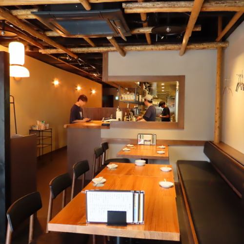 温かみのある店内