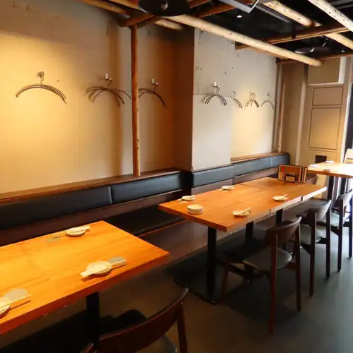 温かみのある店内