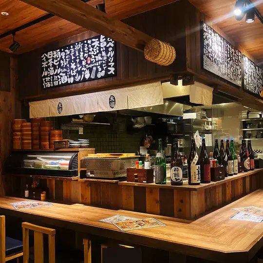 【平日限定/ほろ酔いセット】小鉢料理4種盛合せ/生ビール(中)、ハイボール、サワー各種から1杯!