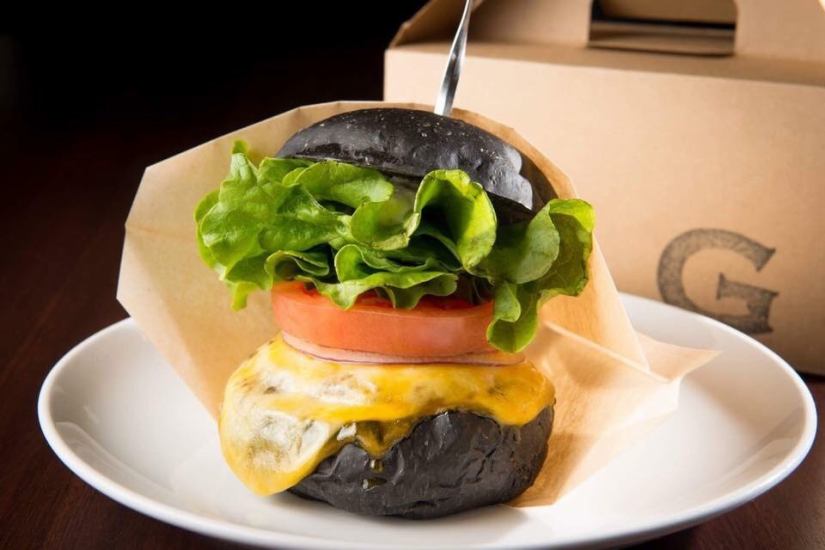 Cafe & dining bar where you can eat black hamburgers only in Nagaoka ☆