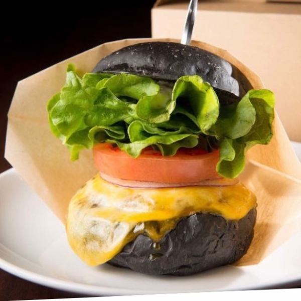 Kurofune Has Arrived? Black Hamburger Gotham Burger (Lunch set 1450 yen / Dinner 1150 yen)