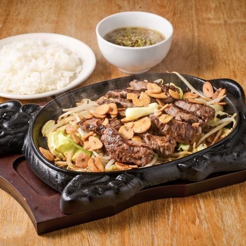 米饭和牛尾汤套餐（大米饭+100日元）