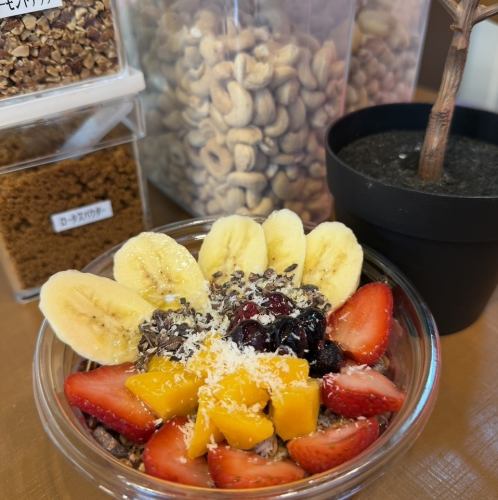 贅沢フルーツボウルなら、ウミカジパーラーで決まり！