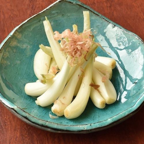 島らっきょうの塩もみ
