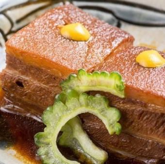 ＜沖縄料理に欠かせない豚肉＞